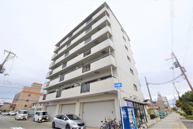 片岡マンションFOURの外観