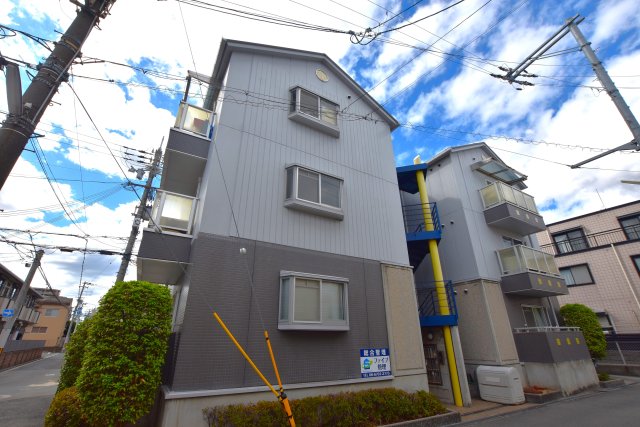 シャルマンハイツの外観