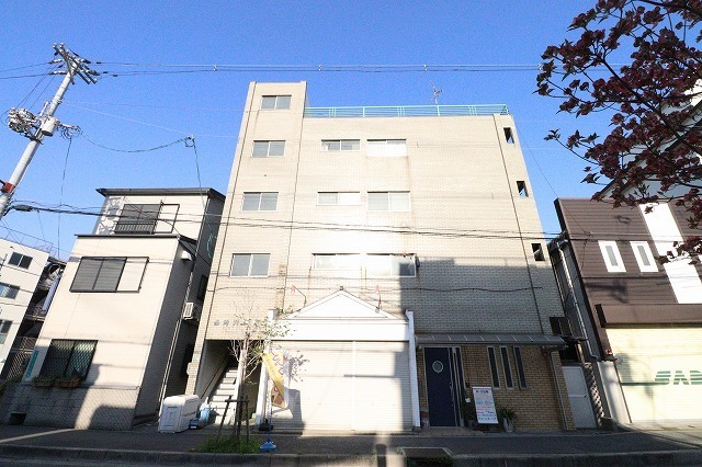 西岡興産ビルの外観
