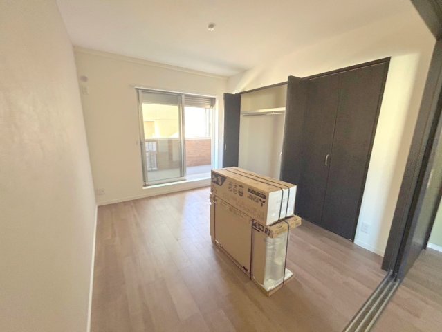 落ち着いた雰囲気のこのお部屋でゆっくりお休みください。 