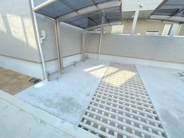 敷地内には入居者専用の駐輪スペースもあります。 