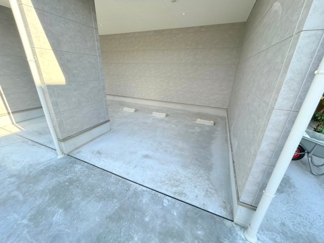 駐車のしやすい広めの駐車場です。 