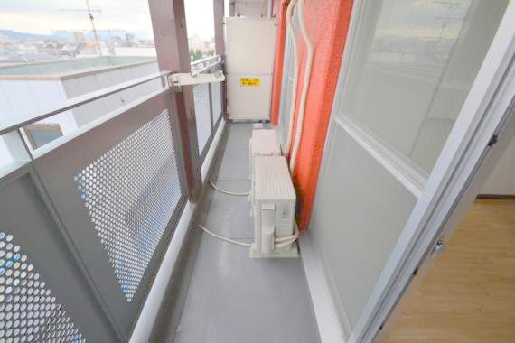 風通しの良いバルコニー。洗濯物もよく乾きそうです。 