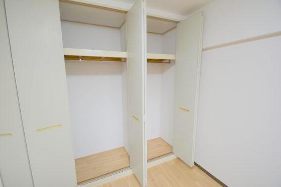 収納がたくさんあると、お部屋が綺麗に片付きますね。 