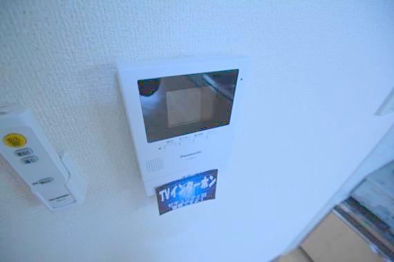 TVモニターホンで来客が誰か確認してから開けて下さいね 