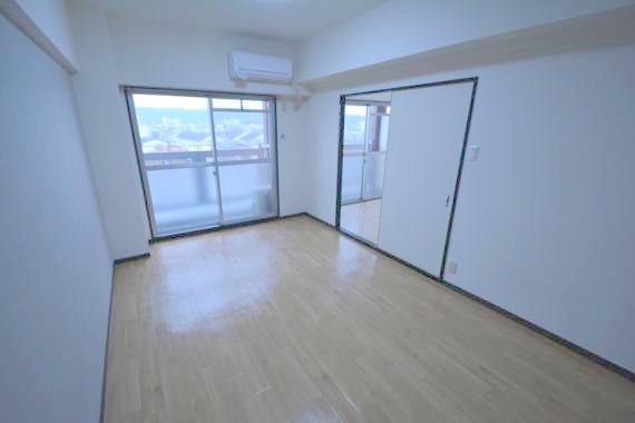 オシャレなリビングはどんな家具でも合わせやすいですよ。 