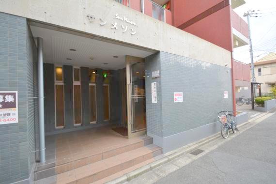 エントランス周辺はいつもキレイに片付けられています。 