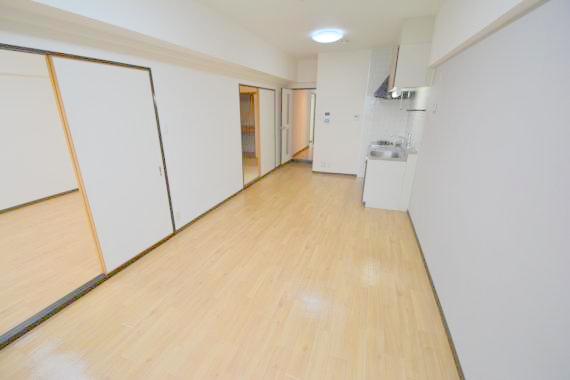 広くて明るいリビングでご家族全員だんらんしましょう。 