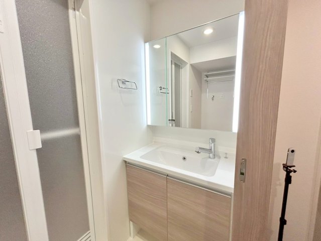 身支度が出来る独立洗面台です。 