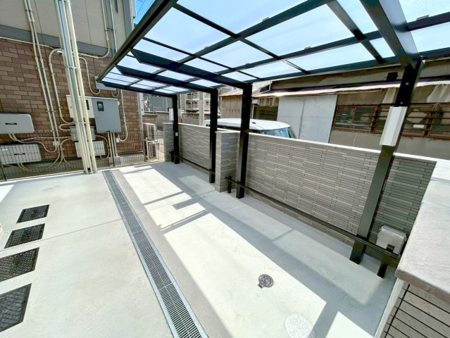 敷地内には入居者専用の駐輪スペースもあります。 