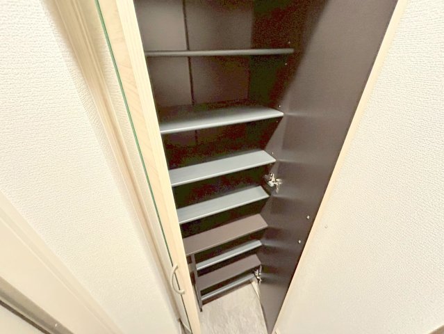 大きいシューズボックスは靴がいっぱい入れれますね。 