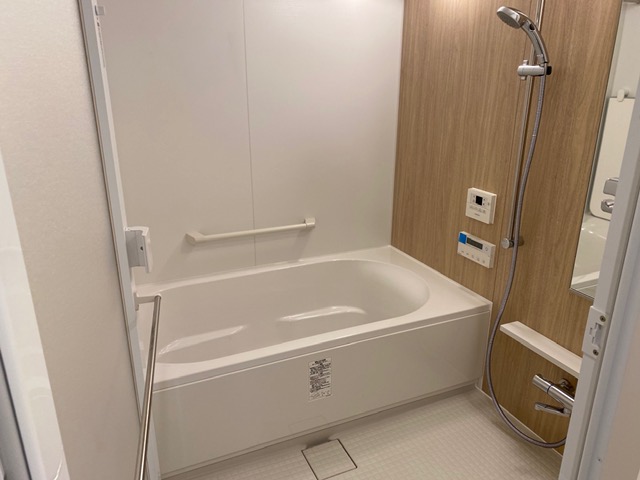 広めのお風呂は一日の疲れを癒してくれます。 