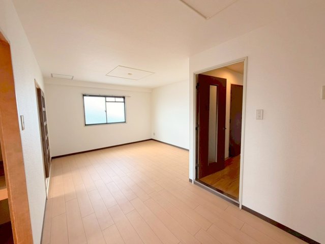 明るく広々としたリビングです。 