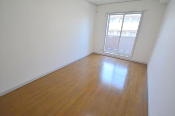 白を基調とした内装でおしゃれで、落ち着ける空間です。 