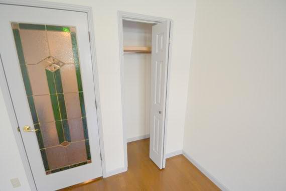 大きなクローゼットはたくさんのお洋服もスッキリ片付きます。 