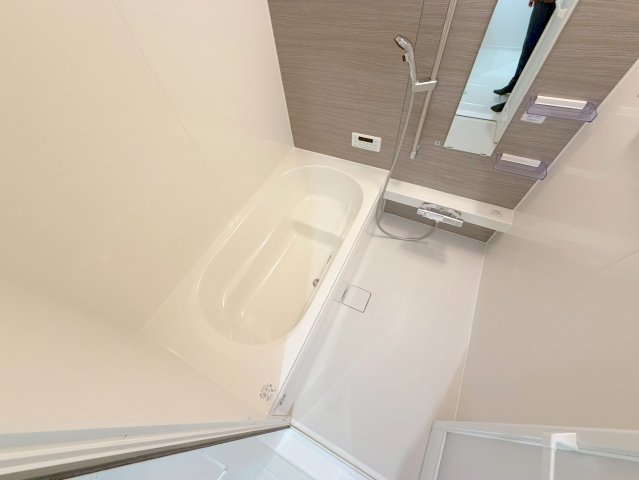 広めのお風呂は一日の疲れを癒してくれます。 