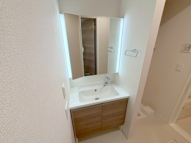 身支度が出来る独立洗面台です。 