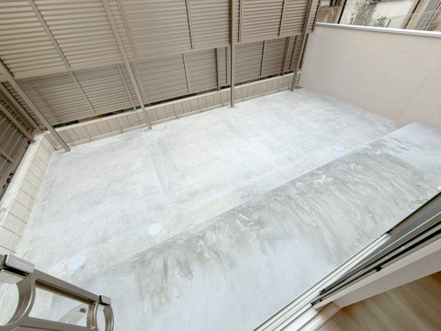 風通しの良いバルコニー。洗濯物もよく乾きそうです。 