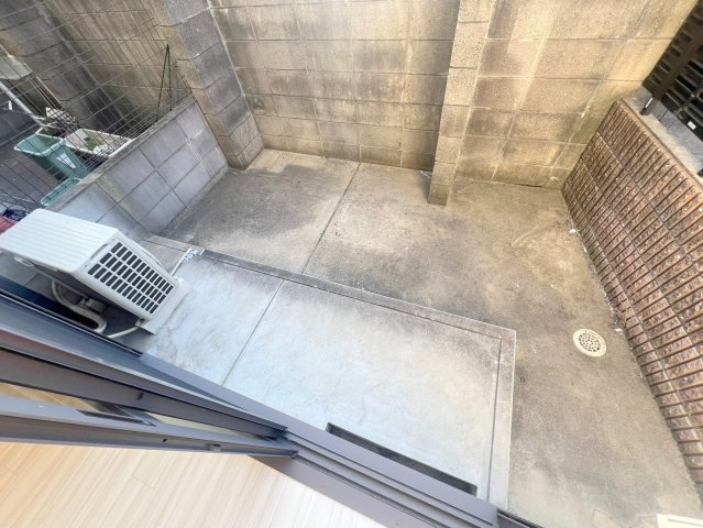 風通しの良いバルコニー。洗濯物もよく乾きそうです。 