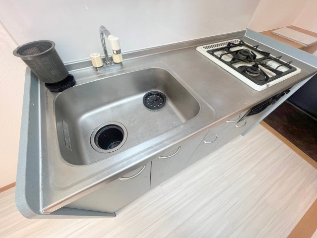 オシャレなシステムキッチン。お料理好きには嬉しいですね。 