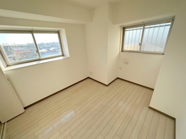 白を基調とした内装でおしゃれで、落ち着ける空間です。 