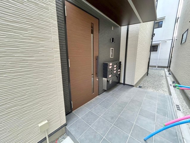 オシャレなエントランスは安心のオートロック付きです。 