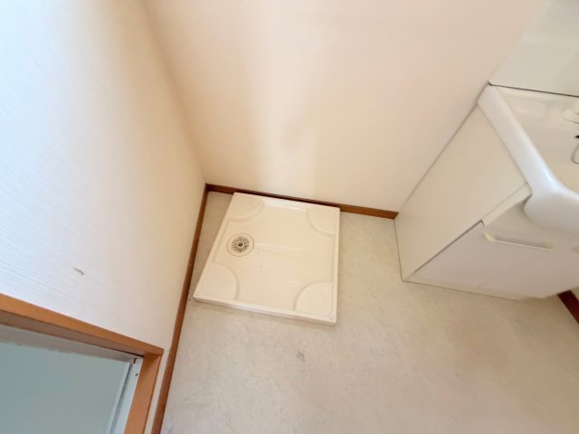 嬉しい室内洗濯機置場。これで洗濯機も長持ちしますね。 