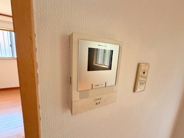 TVモニターホンで来客が誰か確認してから開けて下さいね 