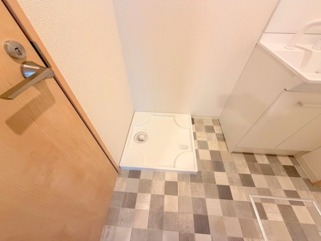 嬉しい室内洗濯機置場。これで洗濯機も長持ちしますね。 