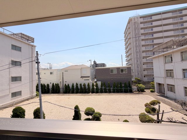この見晴らしが明るいお部屋を作ってますよ。 