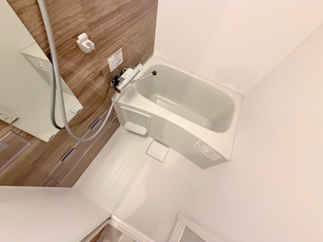 広めのお風呂は一日の疲れを癒してくれます。 