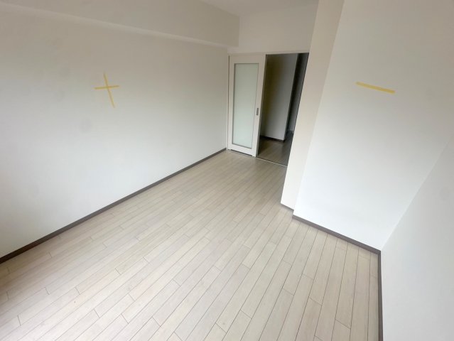 シンプルなデザインのリビングは家具が置きやすいです。 