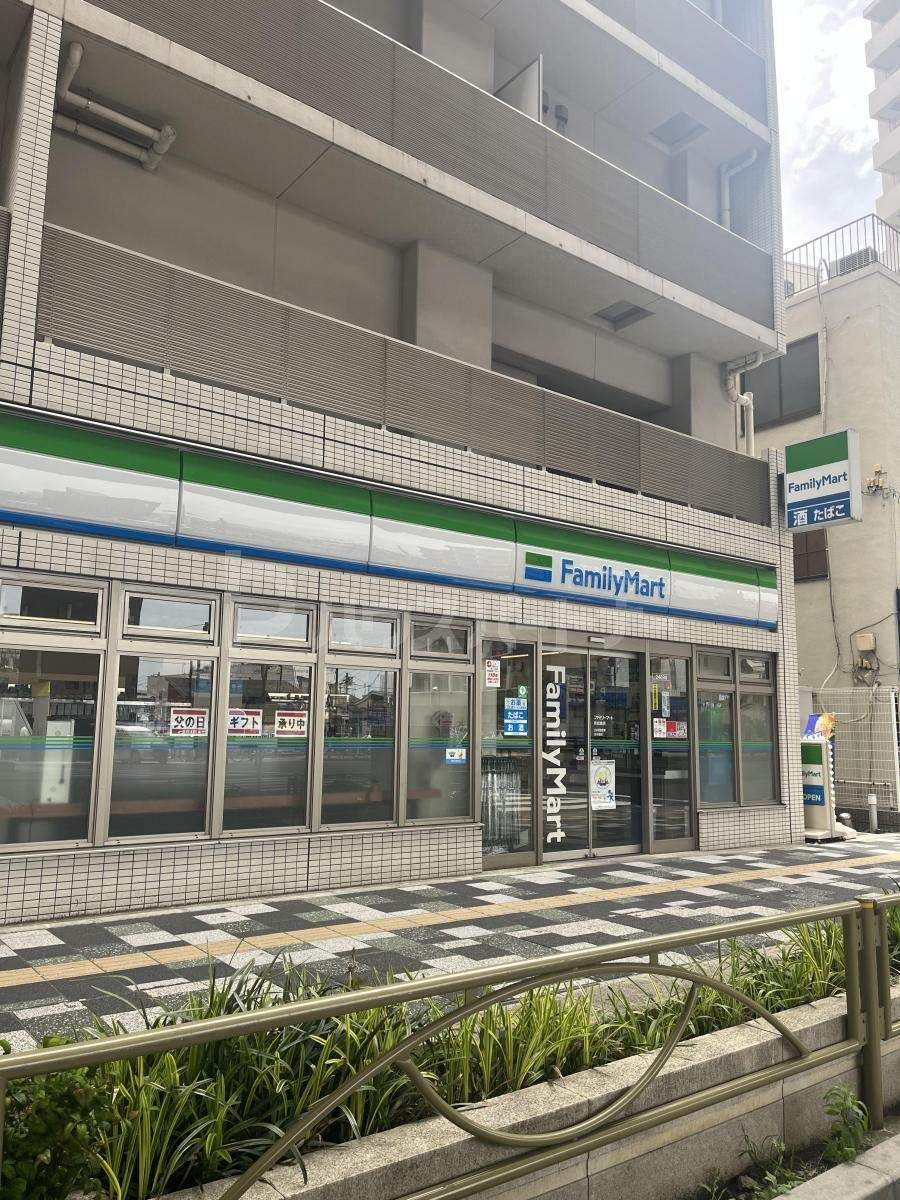 ファミリーマート新板橋店 徒歩2分。 130m ファミリーマート新板橋店 徒歩2分。 130m