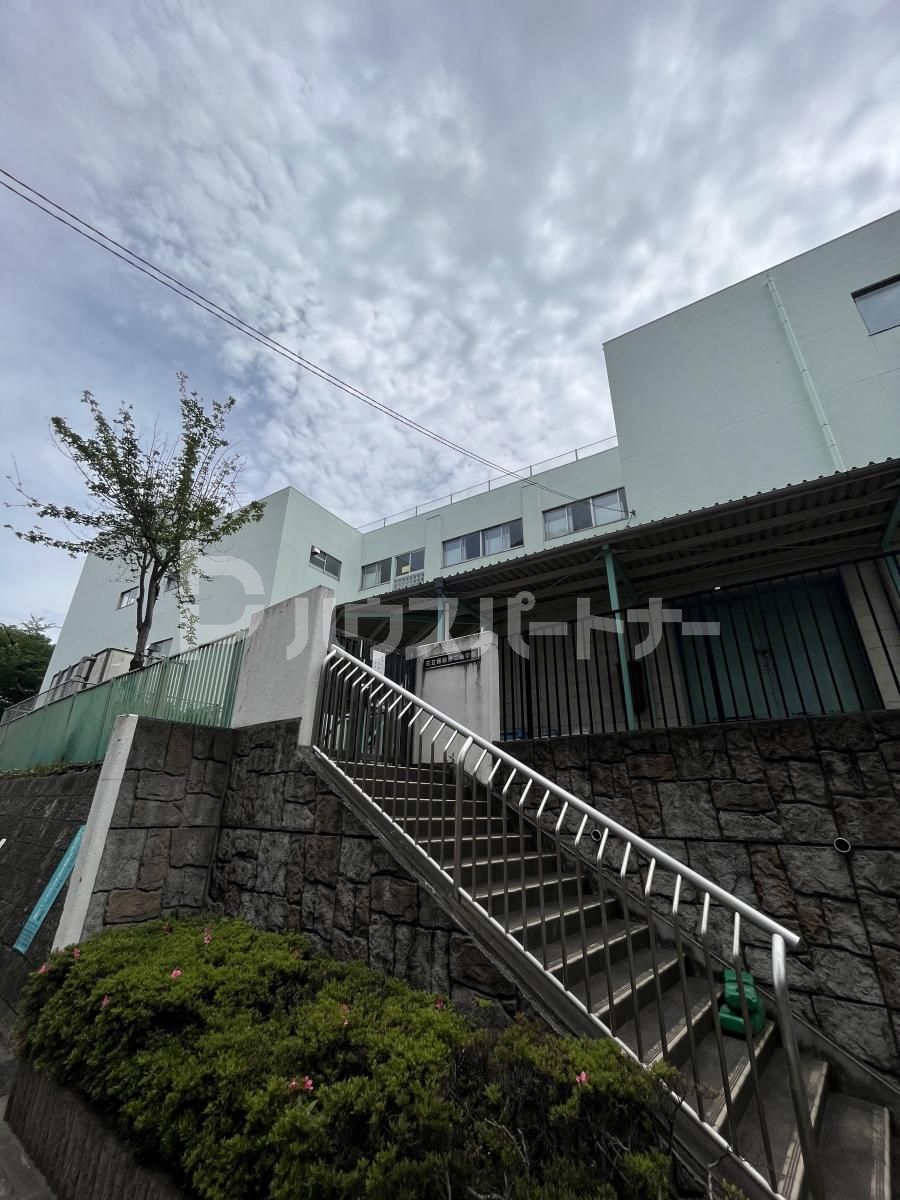 板橋区立板橋第二小学校 徒歩5分。 340m 板橋区立板橋第二小学校 徒歩5分。 340m