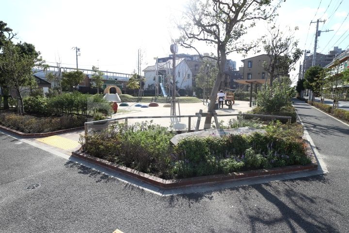 篠崎仲町公園 徒歩18分。 1380m 篠崎仲町公園 徒歩18分。 1380m