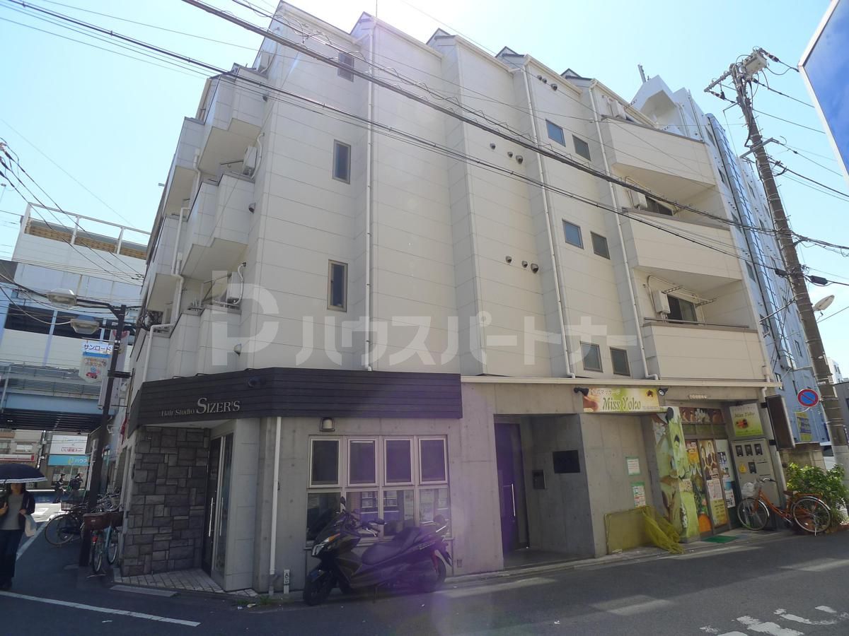 トラスワンの外観