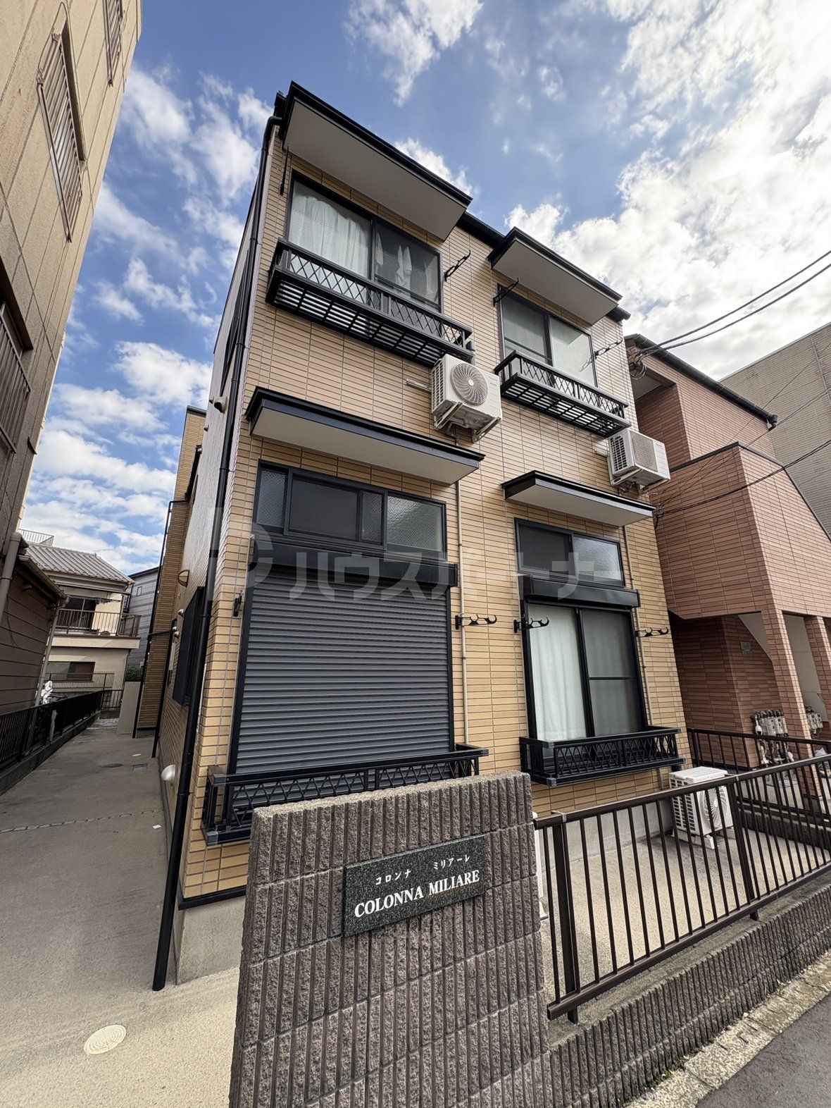 COLONNA　MILIAREの外観