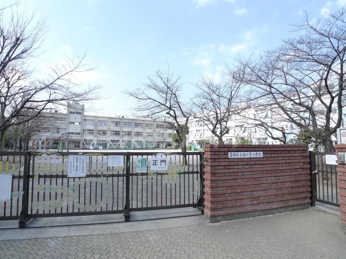 葛飾区立西小菅小学校 徒歩3分。 230m 葛飾区立西小菅小学校 徒歩3分。 230m
