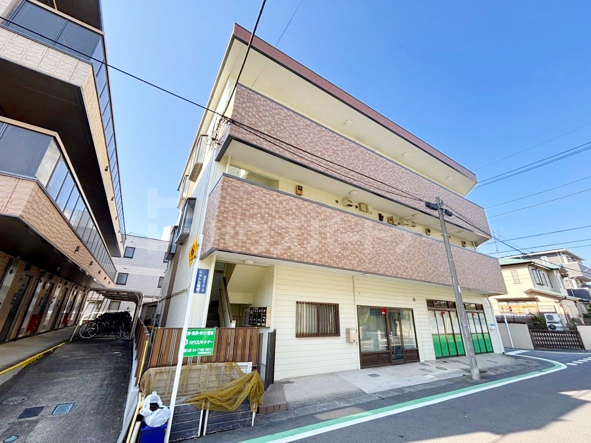 シャトル明原の外観