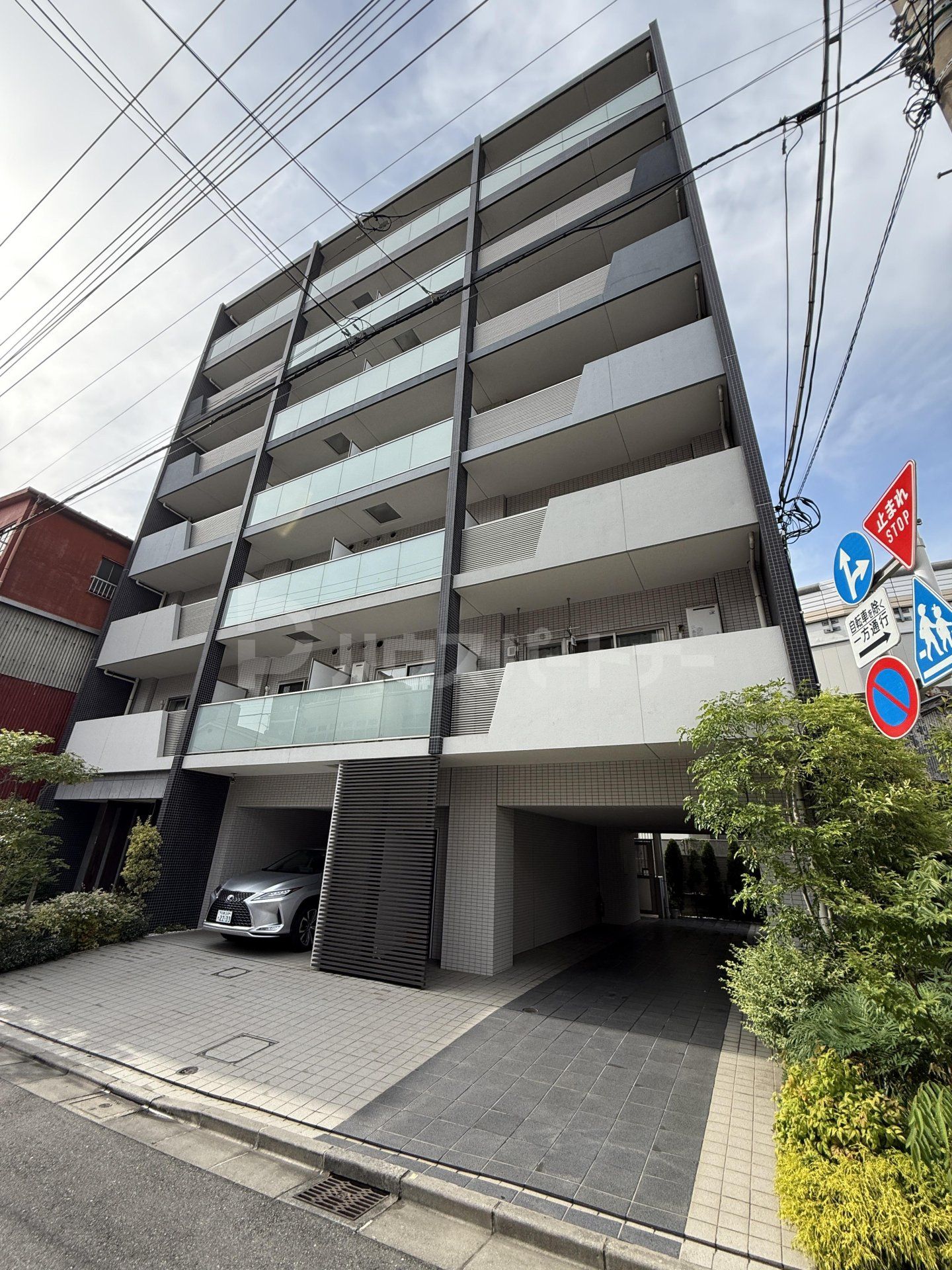 ブレイブワンの外観