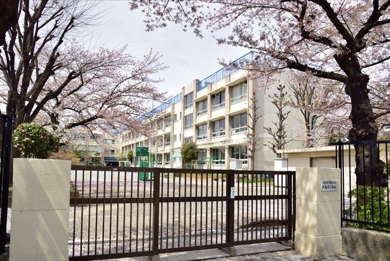 葛飾区立西亀有小学校 徒歩6分。 450m 葛飾区立西亀有小学校 徒歩6分。 450m