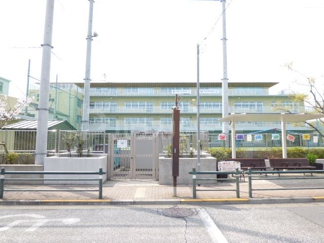 足立区立本木小学校 徒歩3分。 240m 足立区立本木小学校 徒歩3分。 240m