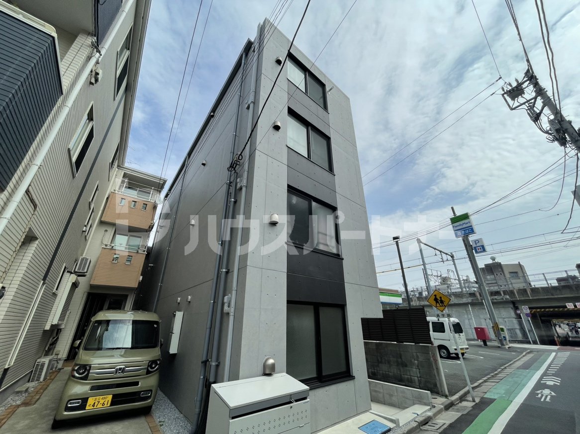 AY MINAMISENJUの外観