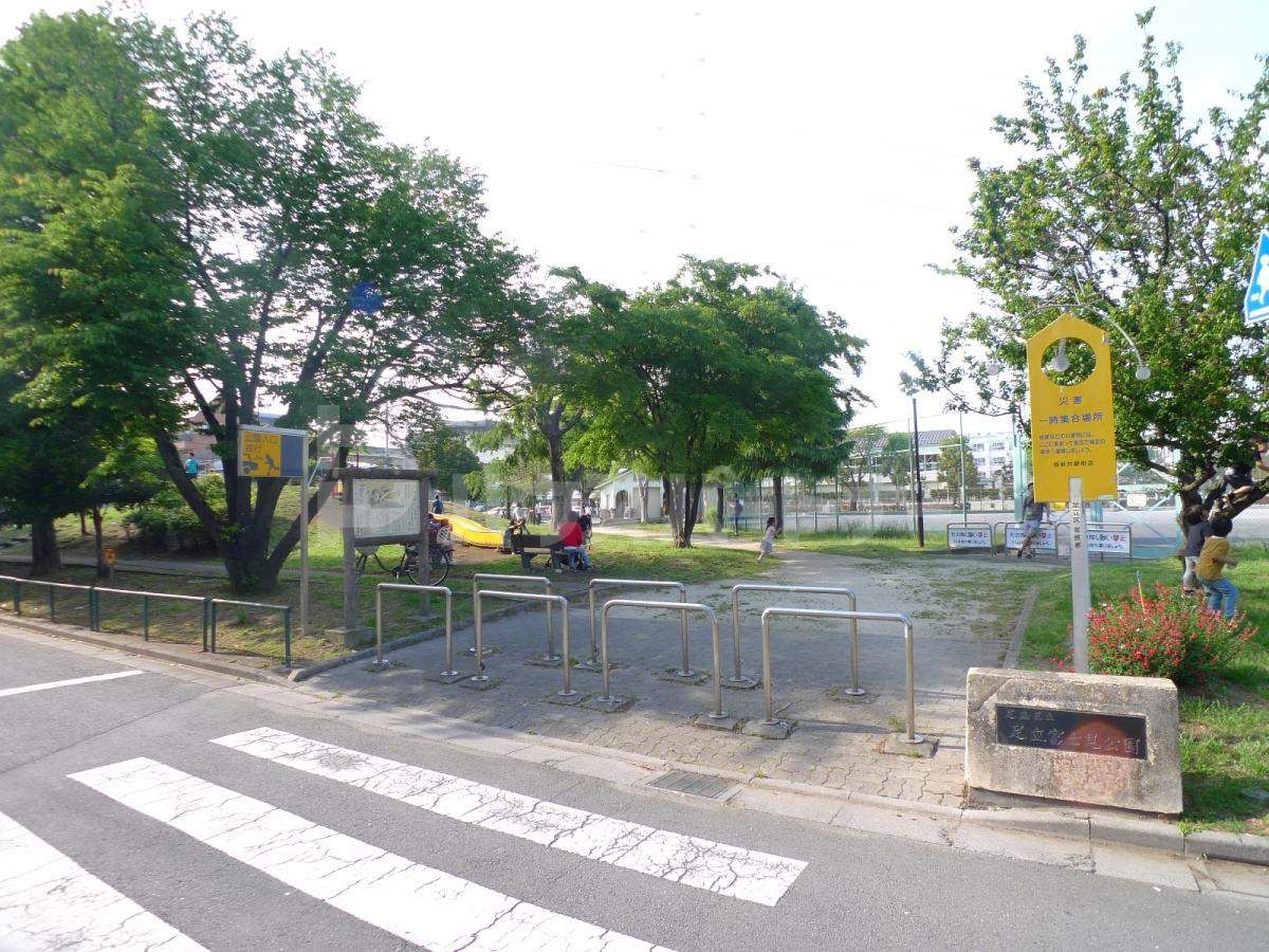 足立富士見公園 徒歩9分。 680m 足立富士見公園 徒歩9分。 680m