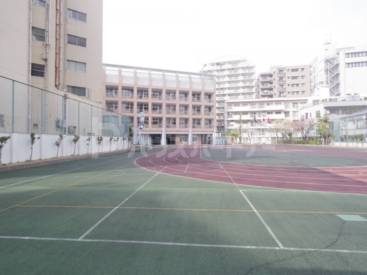 荒川区立峡田小学校 徒歩2分。 110m 荒川区立峡田小学校 徒歩2分。 110m