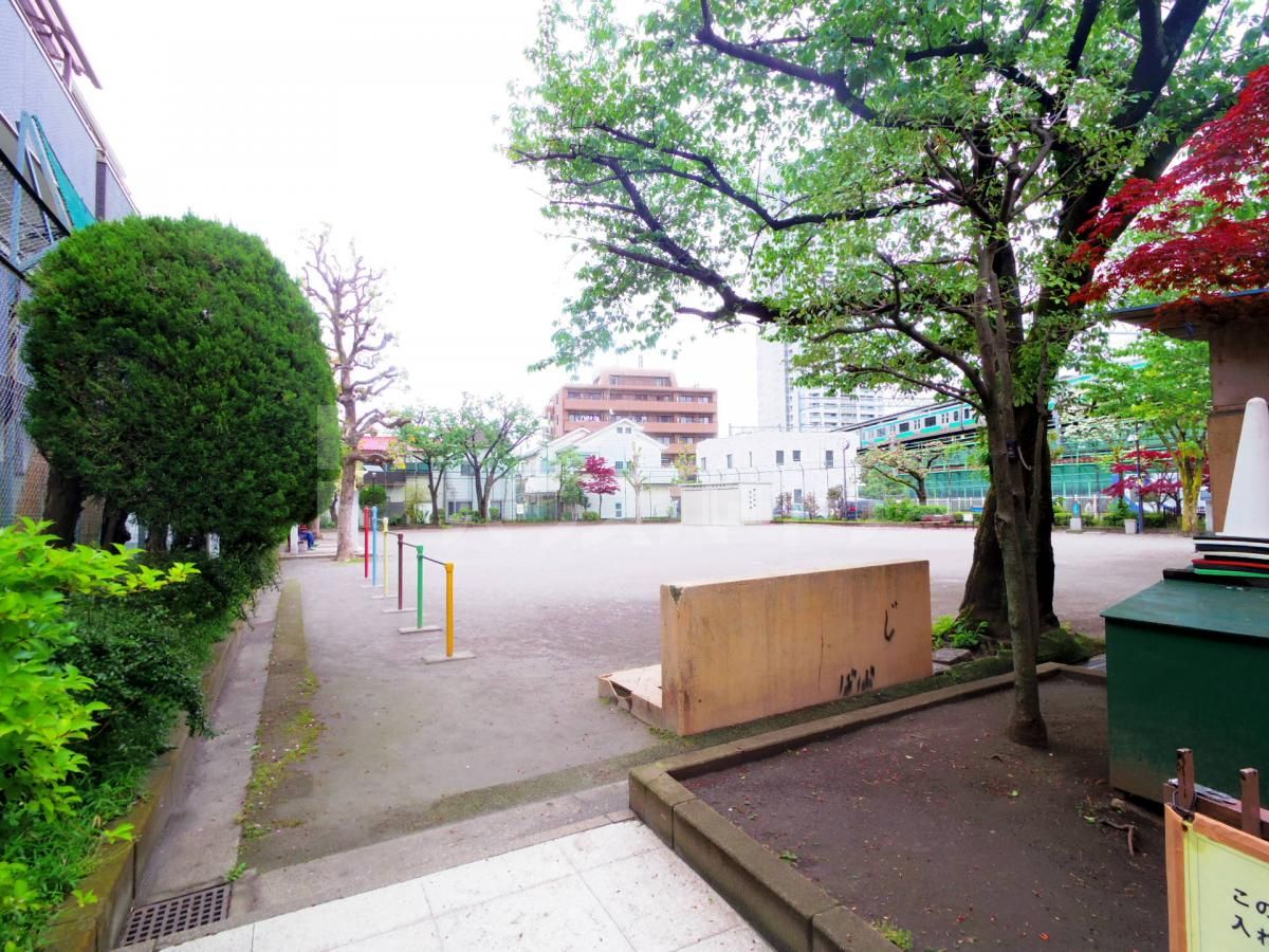 真土公園 徒歩6分。 420m 真土公園 徒歩6分。 420m