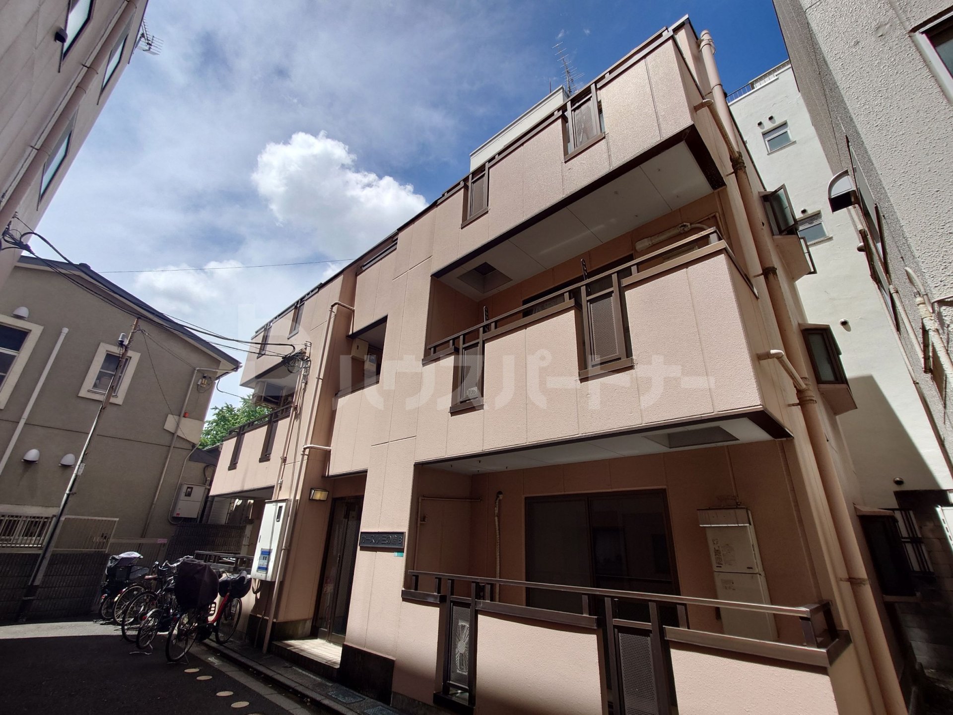 カースル三ノ輪B棟の外観