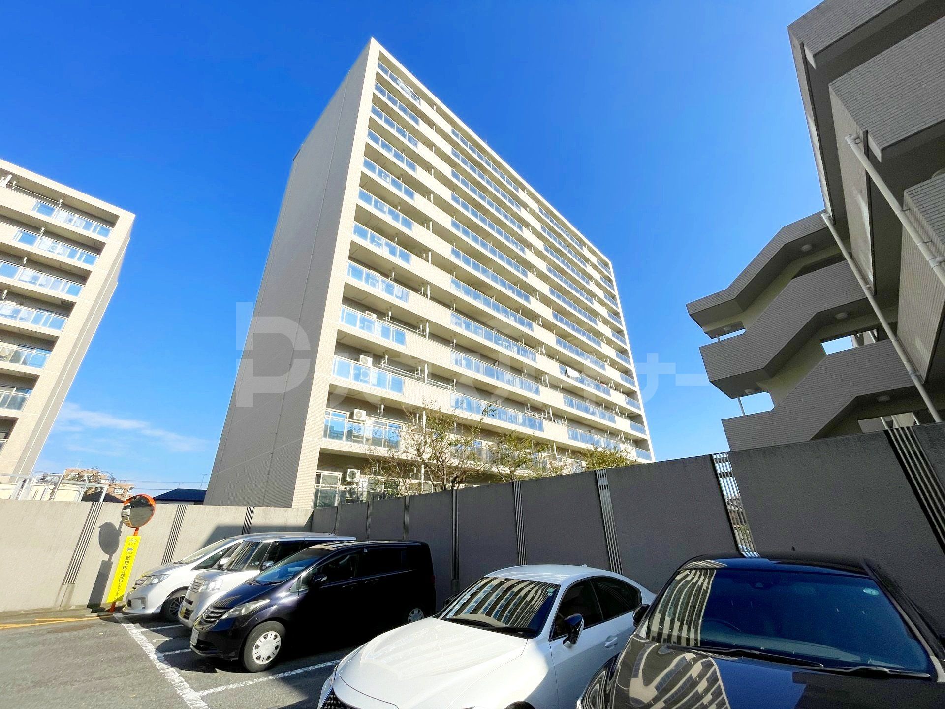 柏市根戸の賃貸マンションの外観