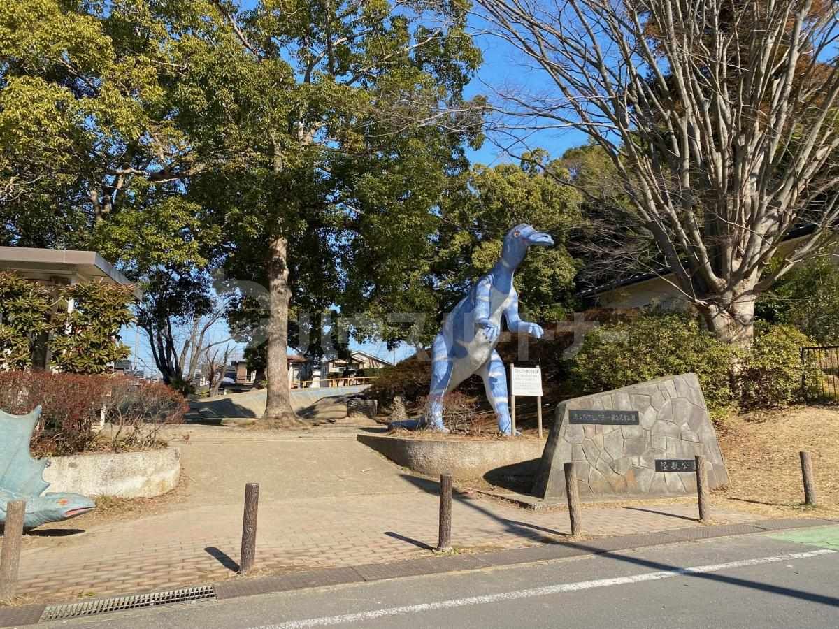 流山市コミュニティー第2児童公園(怪獣公園) 徒歩10分。 750m 流山市コミュニティー第2児童公園(怪獣公園) 徒歩10分。 750m