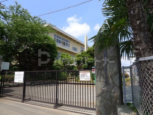 柏市立柏第二小学校 徒歩9分。 720m 柏市立柏第二小学校 徒歩9分。 720m